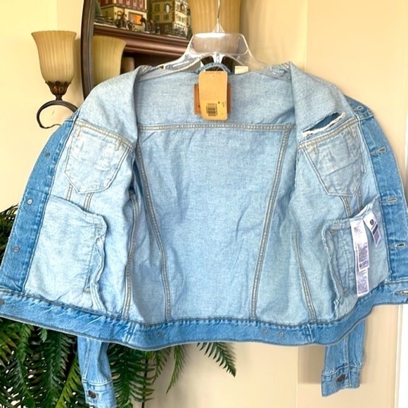 Brand New Levi's Ex-Boyfriend Trucker Jean Jacket Button Up Denim Distressed - Picture 12 of 15